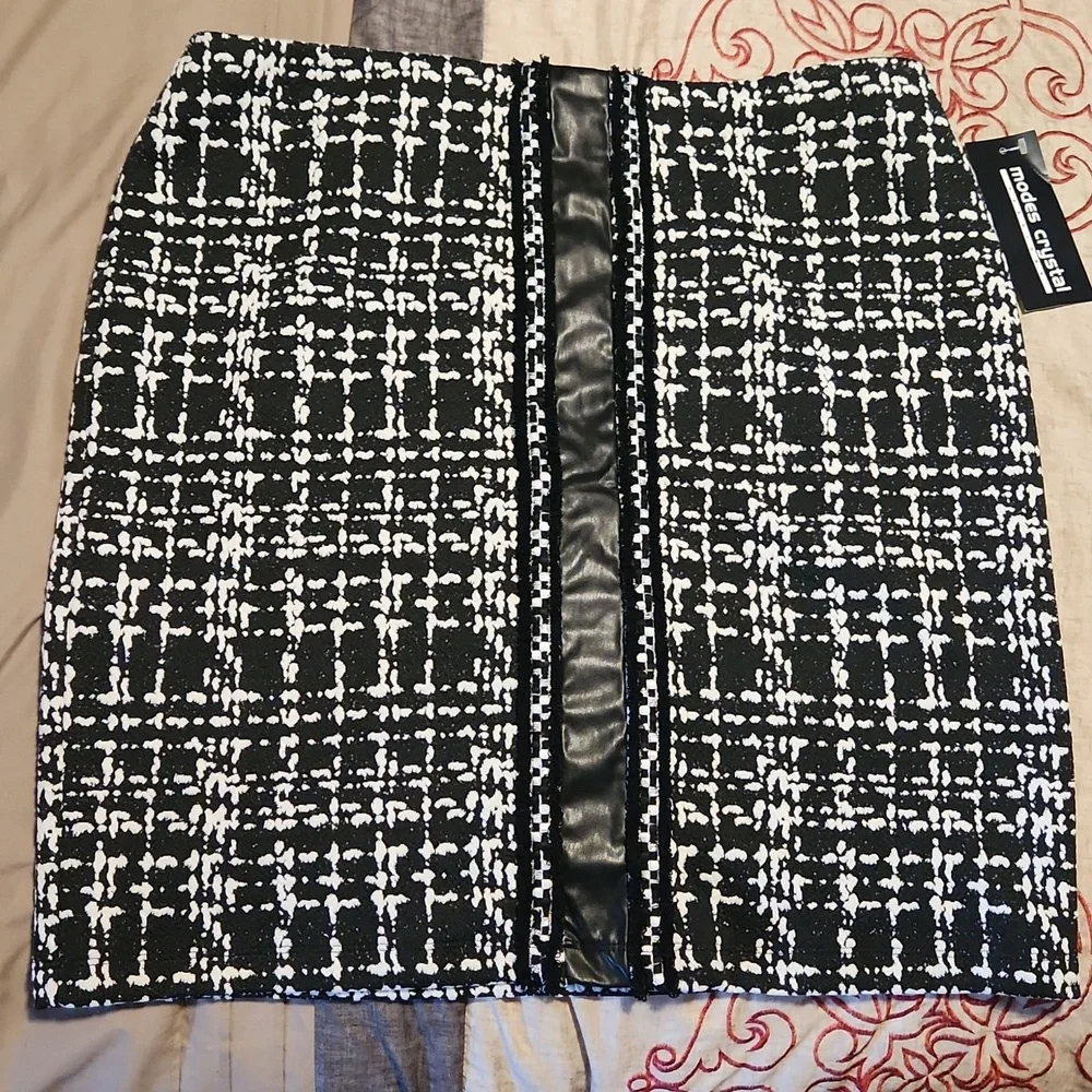 Modes Crystal Fashions Skirt Suit - Picture 8 of 11